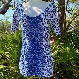 Cache Blue Leopard Tunic Sweater Size XS 2 Scoop Neck Embellished Open Sleeve